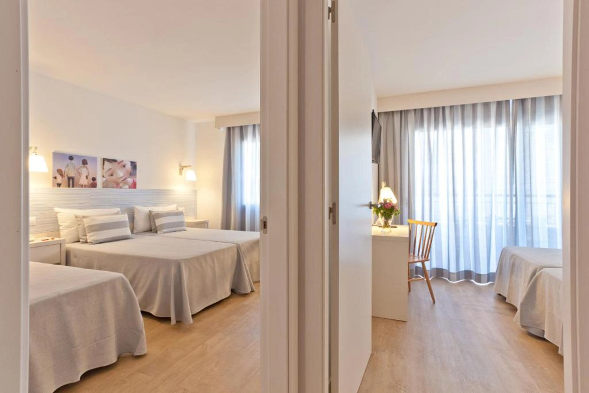 Habitaciones comunicadas Habitaciones comunicadas en la Suite Familiar Hotel Fergus Club Pineda Splash