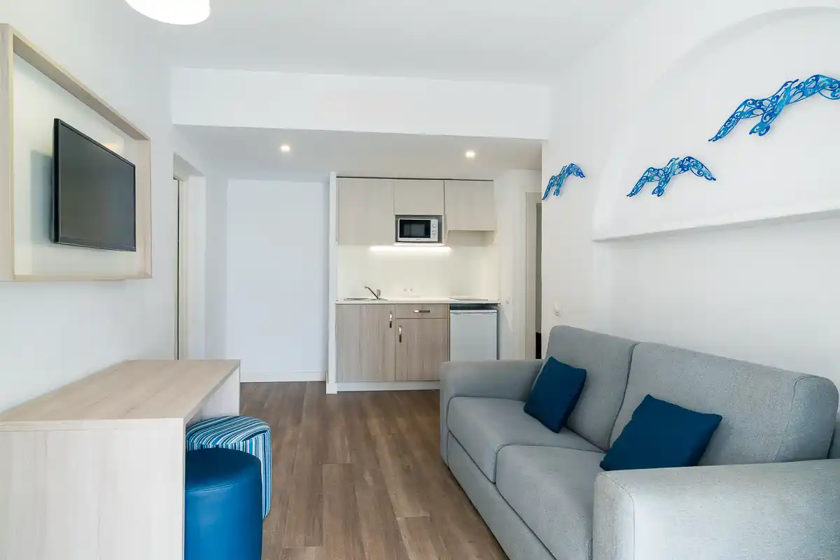 Salón cocina Apartamento 2 habitaciones superior Fergus Club Carema Splash