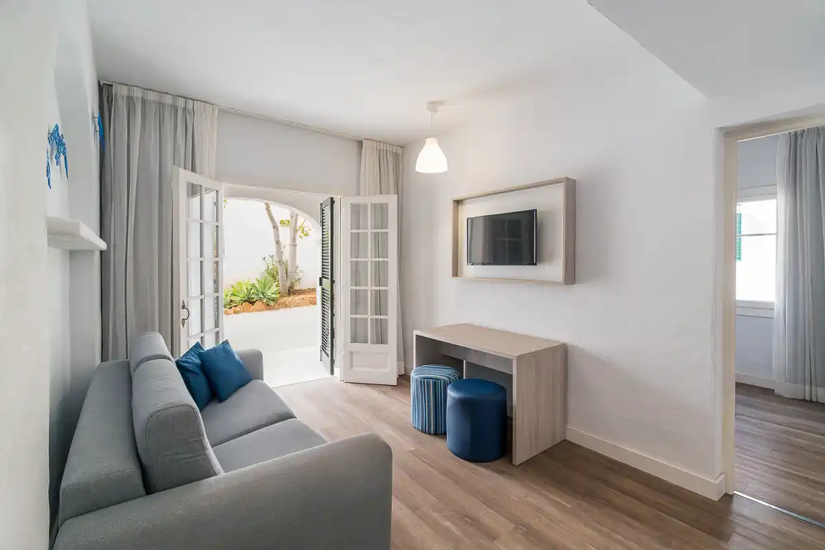 Salón TV Apartamento 2 habitaciones superior Fergus Club Carema Splash