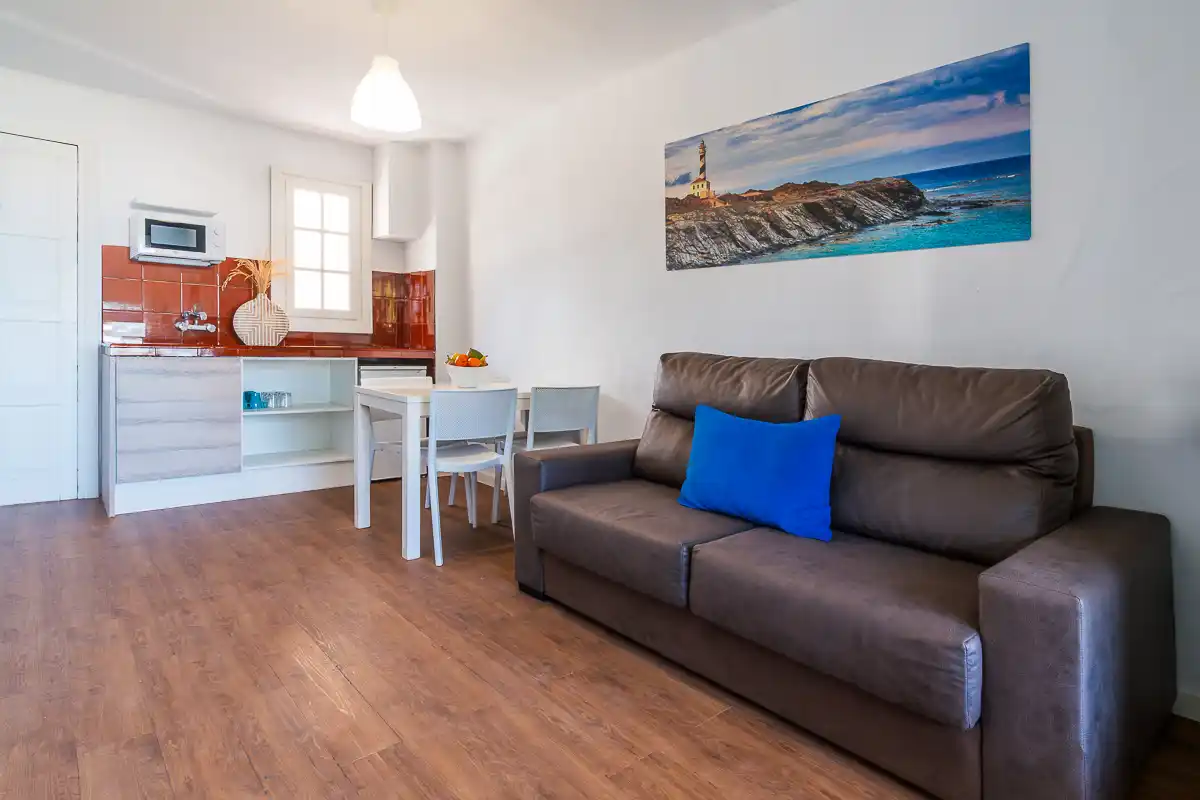 Salón cocina Apartamento 1 habitación vista mar lateral Fergus Club Carema Splash