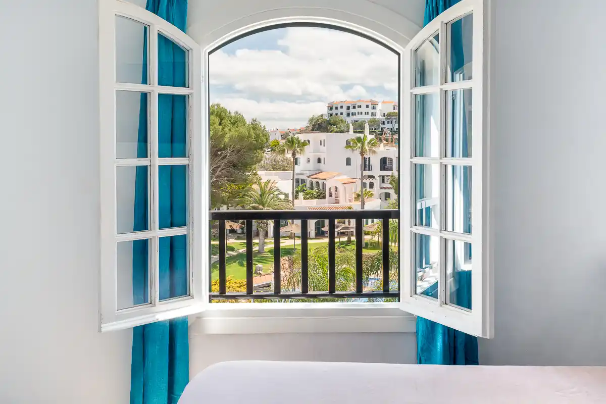 Three-Bedroom Apartment Fergus Club Carema Splash