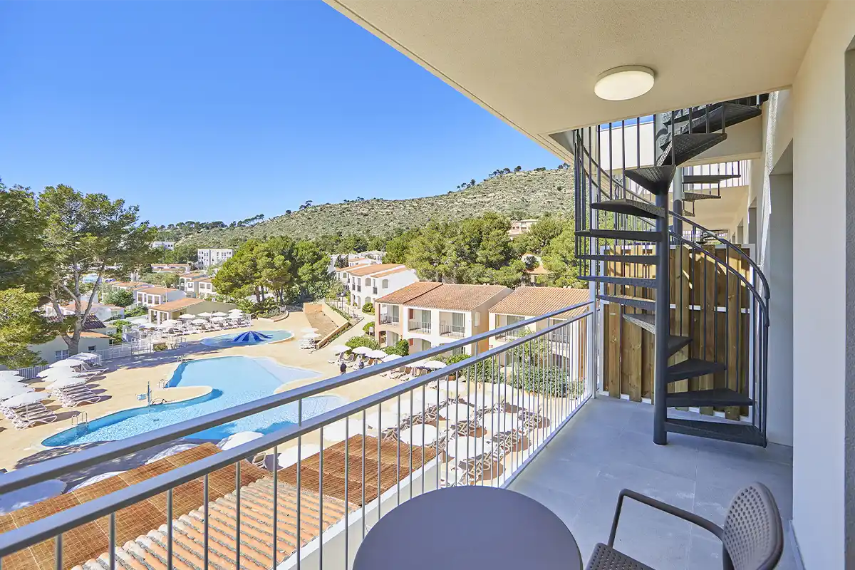 Terraza Habitación Doble Magnus Style Fergus Club Europa