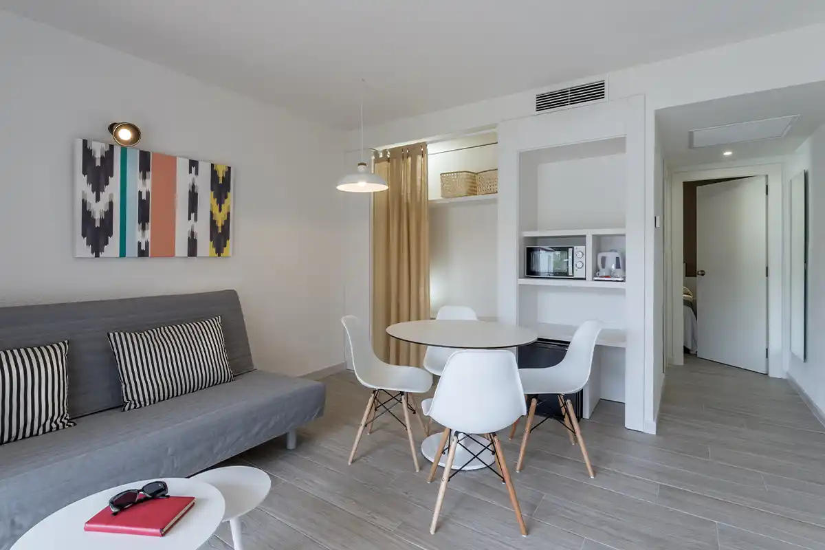 Mesa Suite Fergus Club Europa