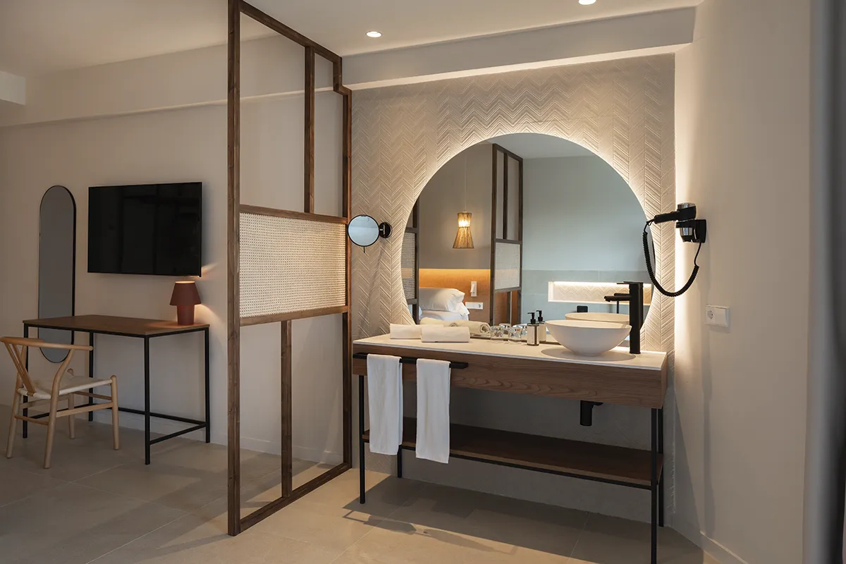 Moderno tocador con lavabo en Suite Magnus del Fergus Bermudas