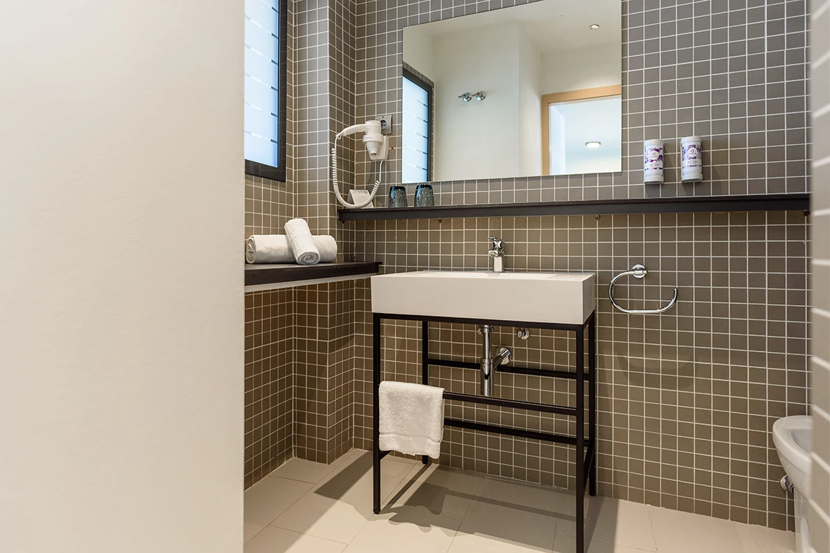 Lavabo Habitación Familiar Vista Mar Lavabo Habitación Familiar Vista Mar Fergus Cap Roig