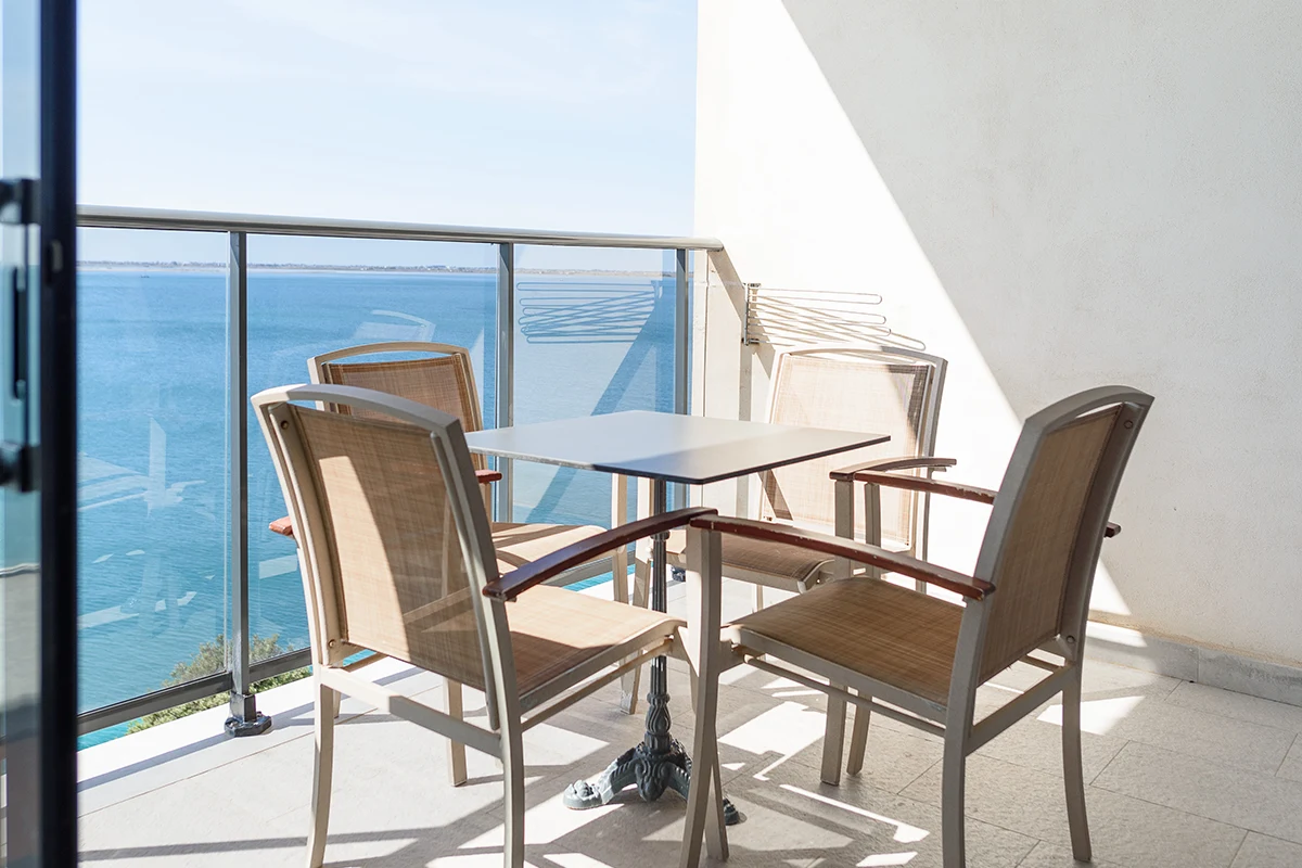 Mesa Terraza Habitación Familiar Vista Mar Mesa Terraza Habitación Familiar Vista Mar Fergus Cap Roig