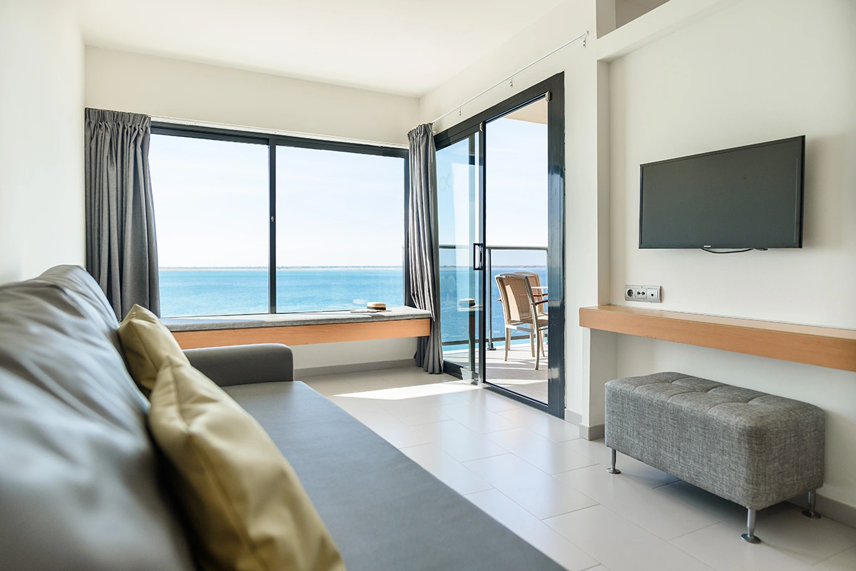 Sofá Habitación Familiar Vista Mar Sofá Habitación Familiar Vista Mar Fergus Cap Roig