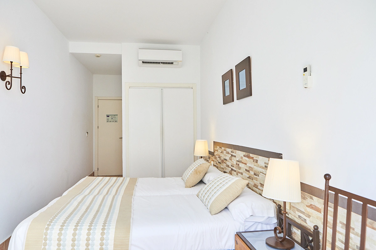 Cómodas camas Twin Camas twin en la habitación doble promo Fergus Conil Park