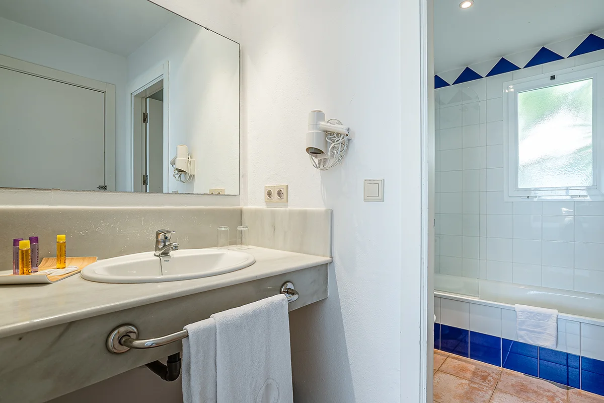 Lavabo equipado Lavabo con secador de pelo Duplex vista al mar Fergus Conil Park