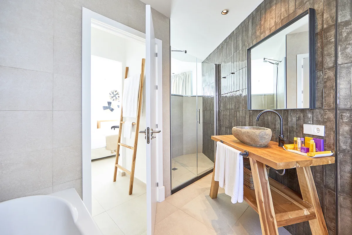 Cuarto de baño completo Cuarto de baño completo y estiloso Master Suite Fergus Conil Park