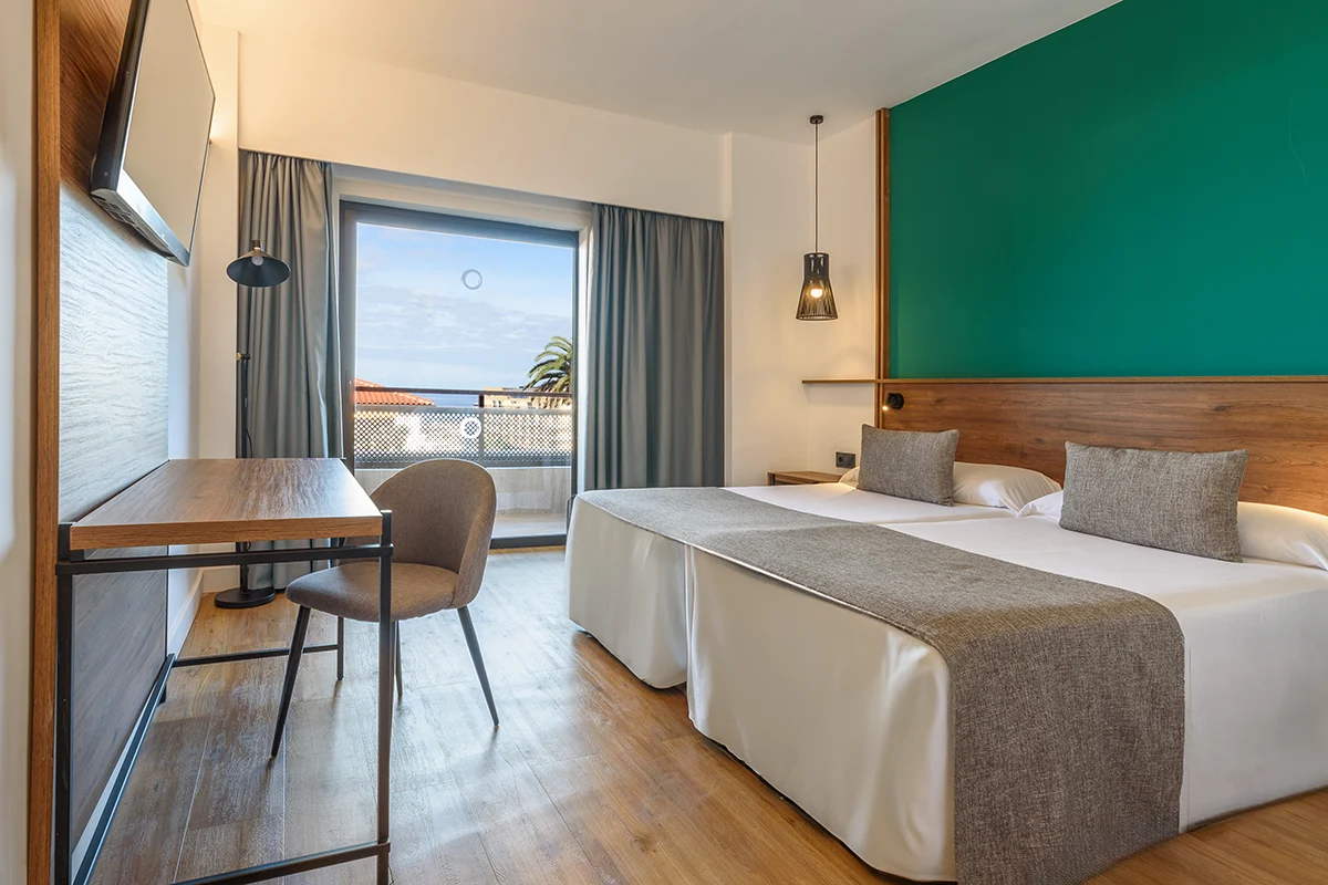 Vista completa de la habitación Doble Superior Vista al mar Hotel Fergus Puerto de la Cruz