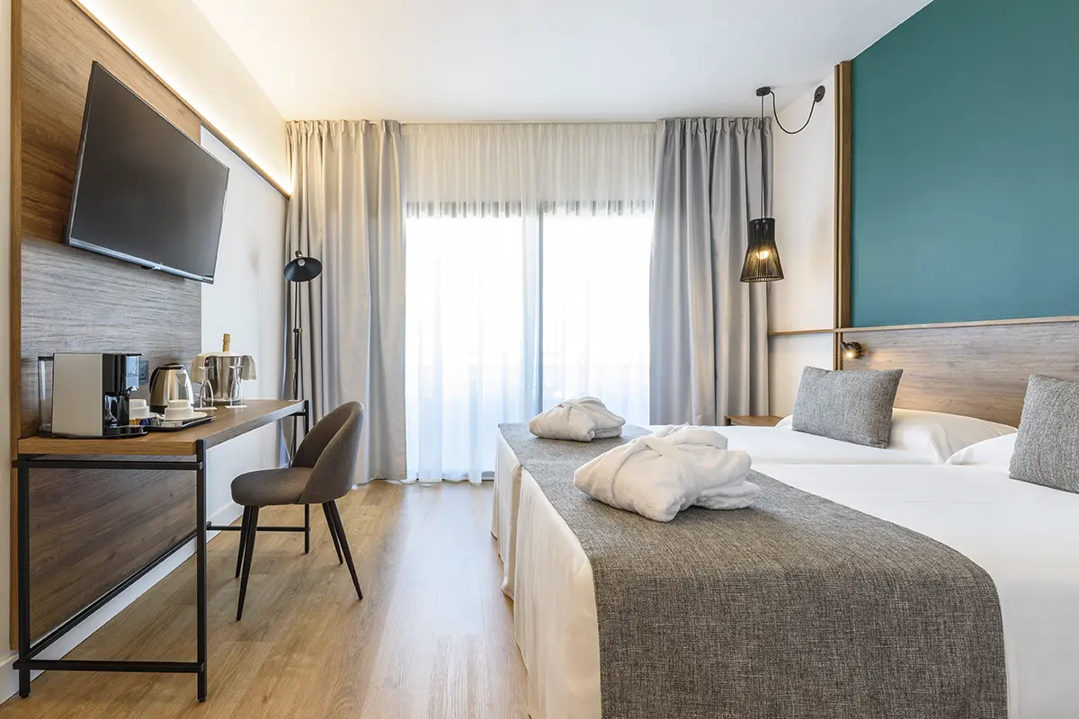 Comfortable Magnus Fergus Club Puerto de la Cruz bedroom