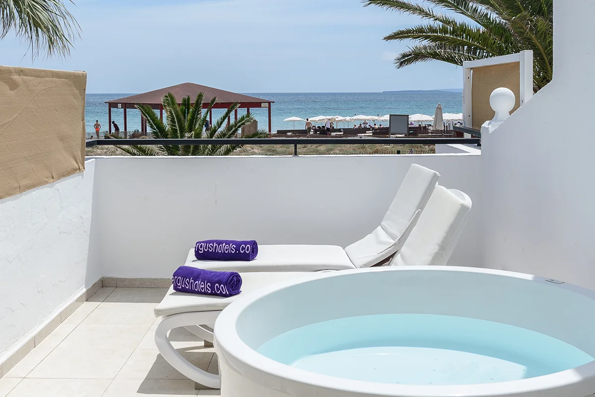 Jacuzzi en la terraza Terraza amueblada con jacuzzi Fergus Style Bahamas