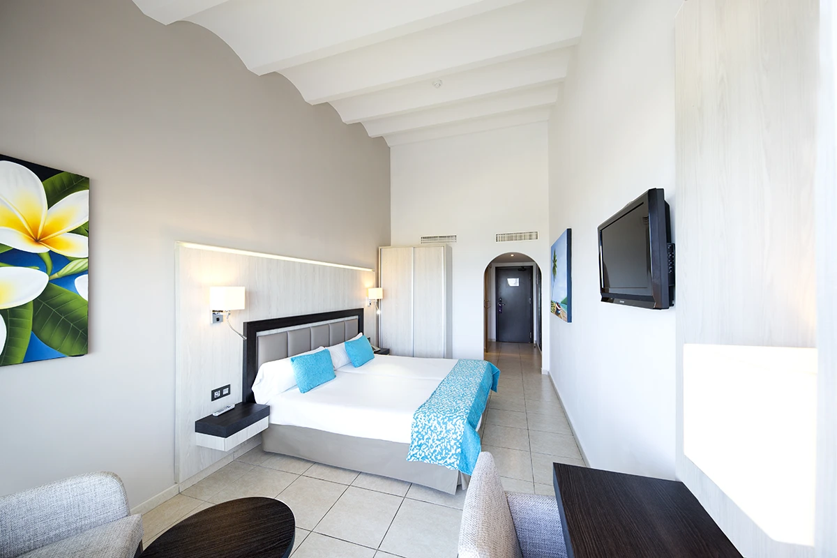 Bonita y amplia habitación Vista de la bonita y espaciosa habitación doble vista al mar hotel Fergus Style Bahamas