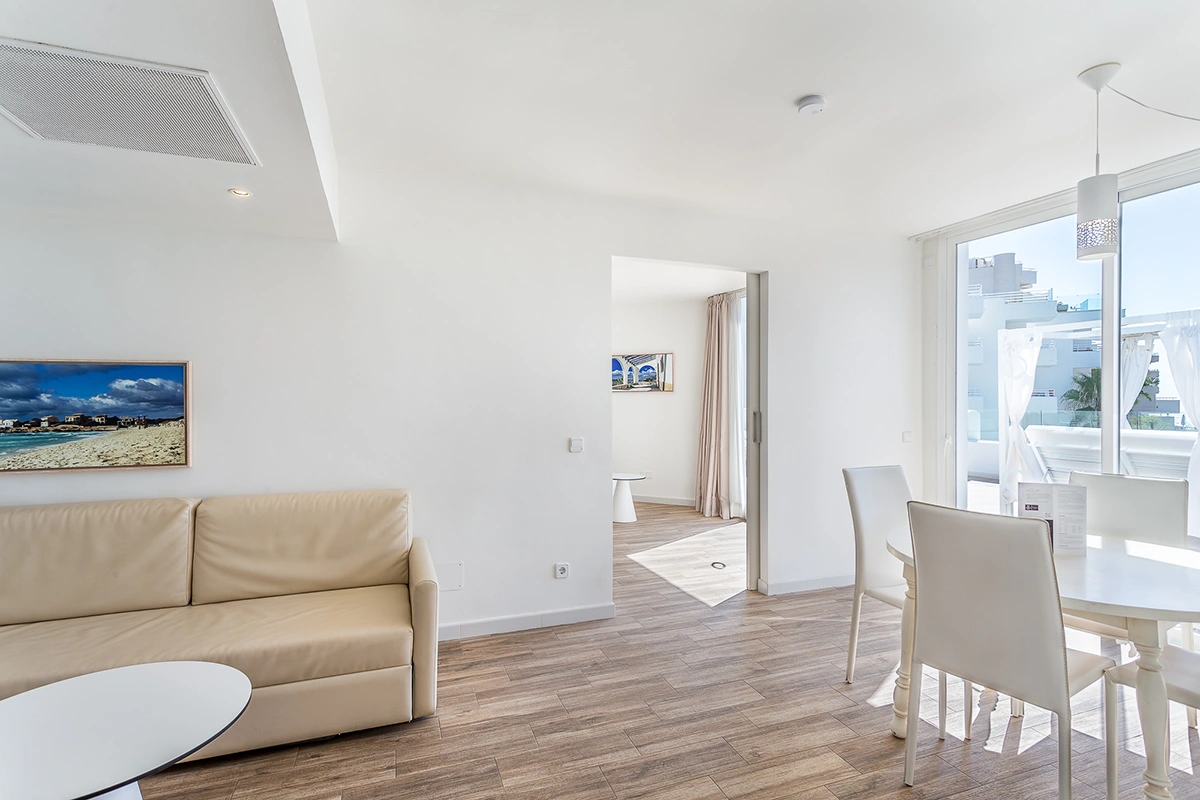 Ventana Suite Deluxe Fergus Style Cala Blanca Suites