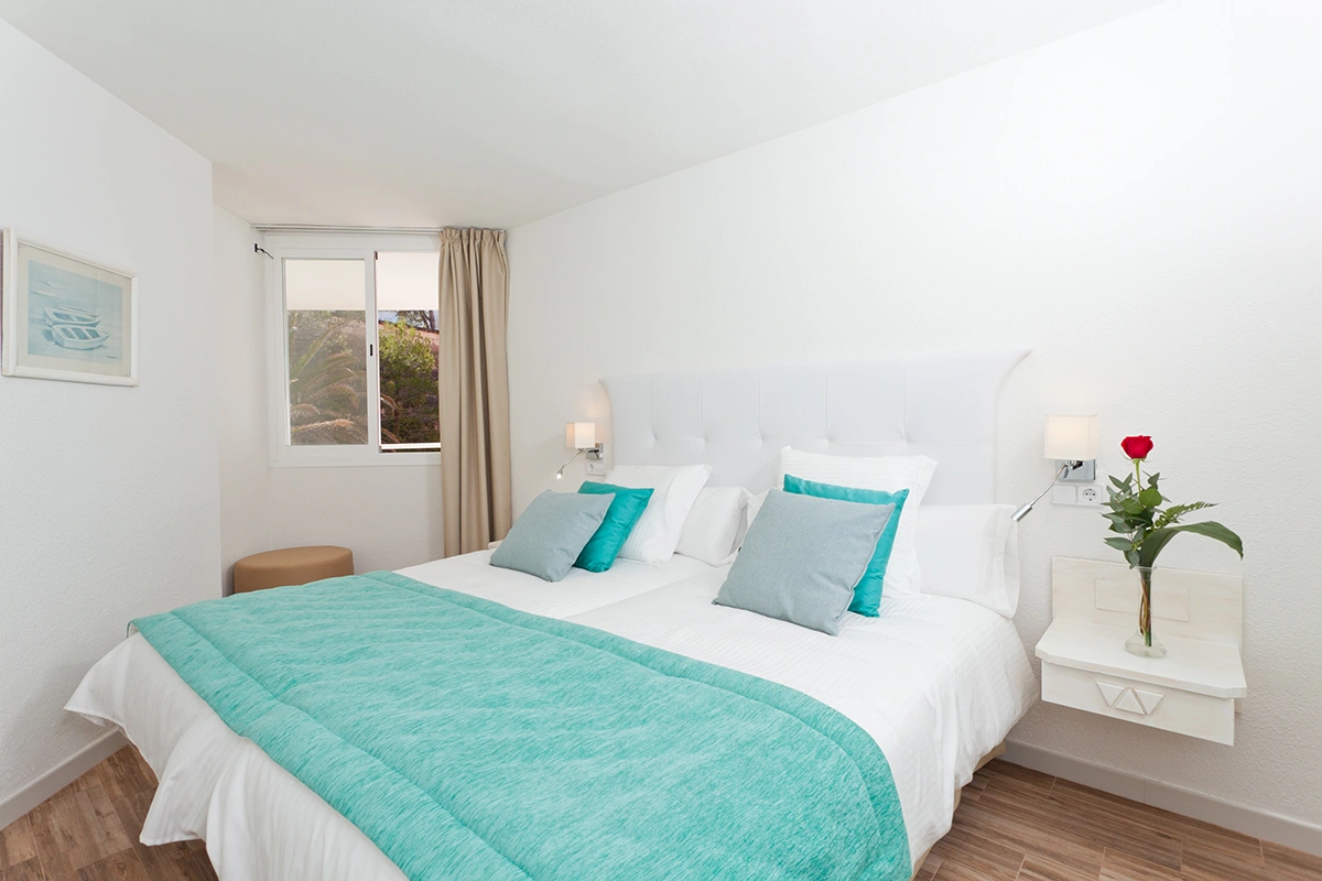 Ventana Suite Premium Fergus Style Cala Blanca Suites