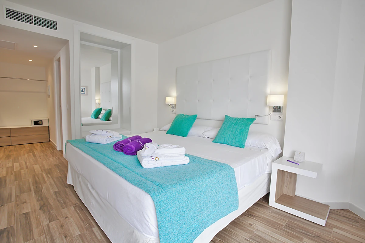 Espejo Suite Presidencial Fergus Style Cala Blanca Suites