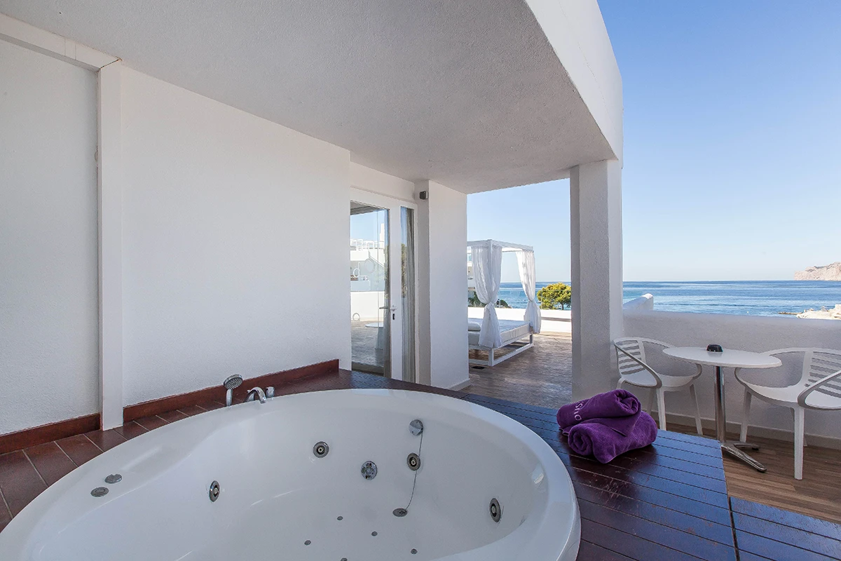 jacuzzi Suite Presidencial Fergus Style Cala Blanca Suites