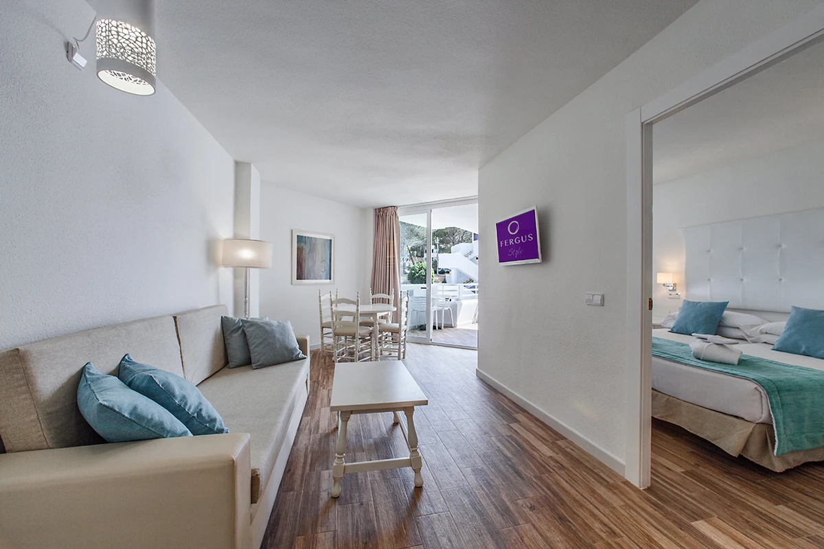 Balcón Suite Fergus Style Cala Blanca Suites