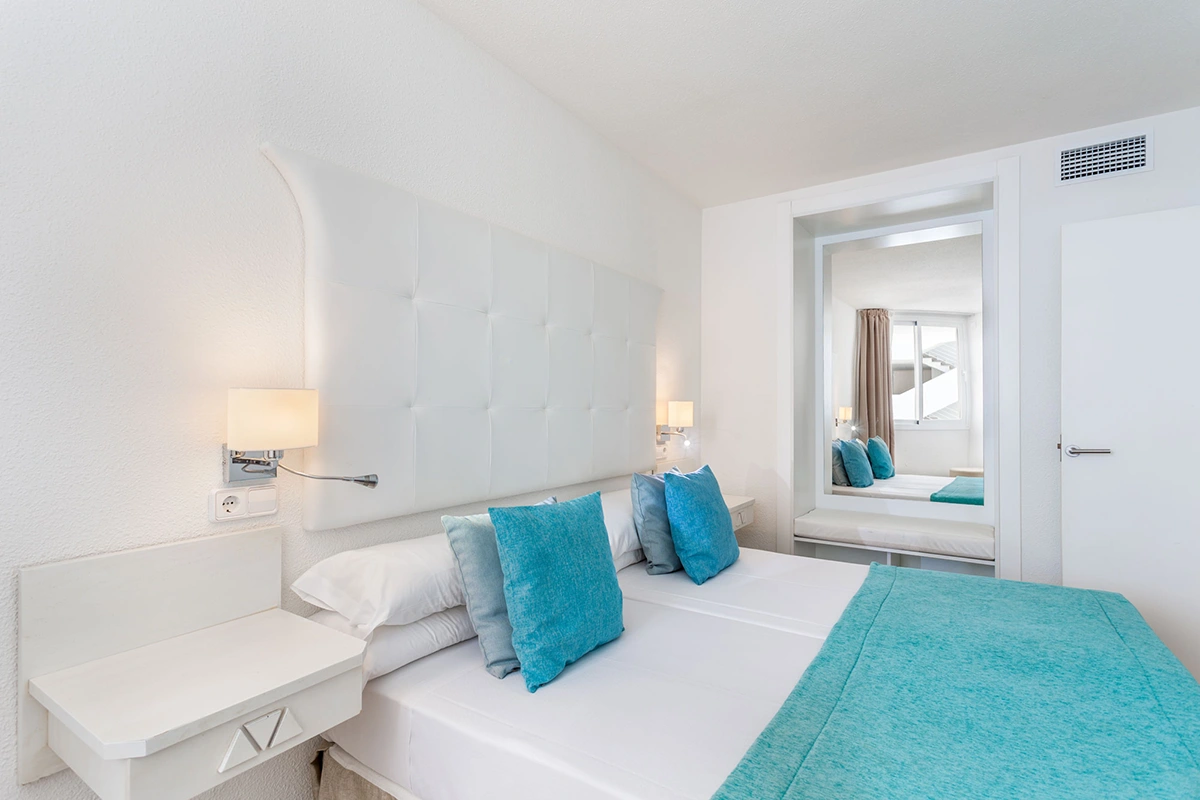 Cama Suite Fergus Style Cala Blanca Suites