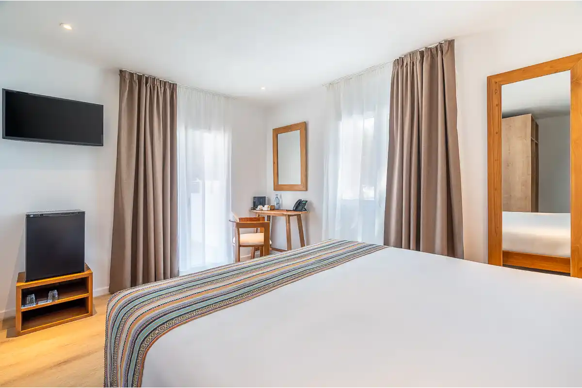 TV Habitación Doble Style Superior Fergus Style Punta Arabi