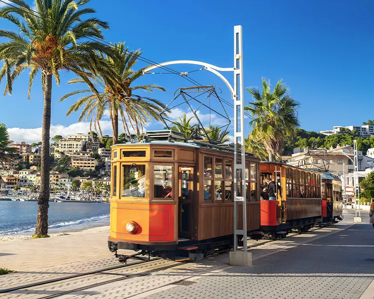 tranvía de Sóller Fergus Style Sóller Beach