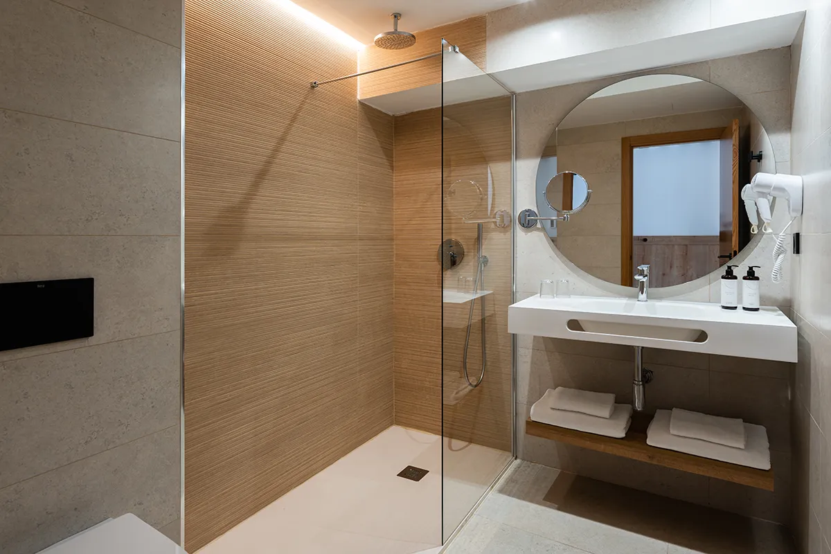 Cuarto de baño funcional Cuarto de baño moderno y funcional en la habitación Doble vista al mar lateral del Fergus Style Palma Beach