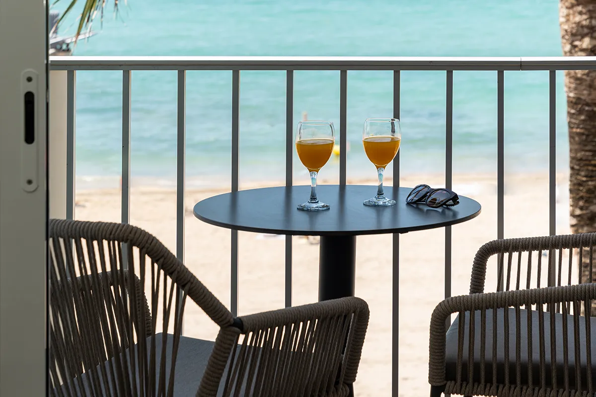 Balcón amueblado Balcón amueblado en la habitación Doble vista al mar del Hotel Fergus Style Palma Beach