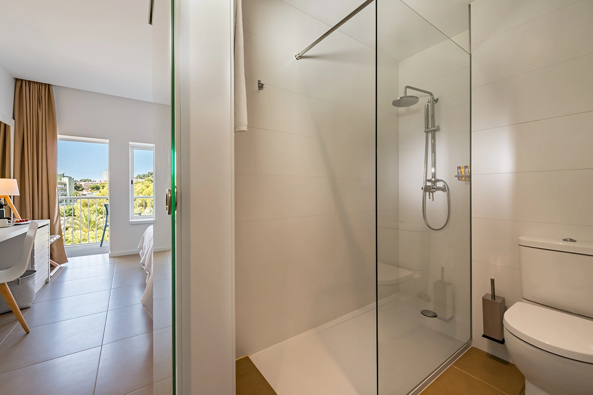 Cuarto de baño con ducha del Fergus Style Palmanova