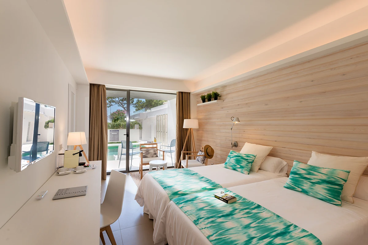 Swim-up Room Hotel Fergus Style Palmanova