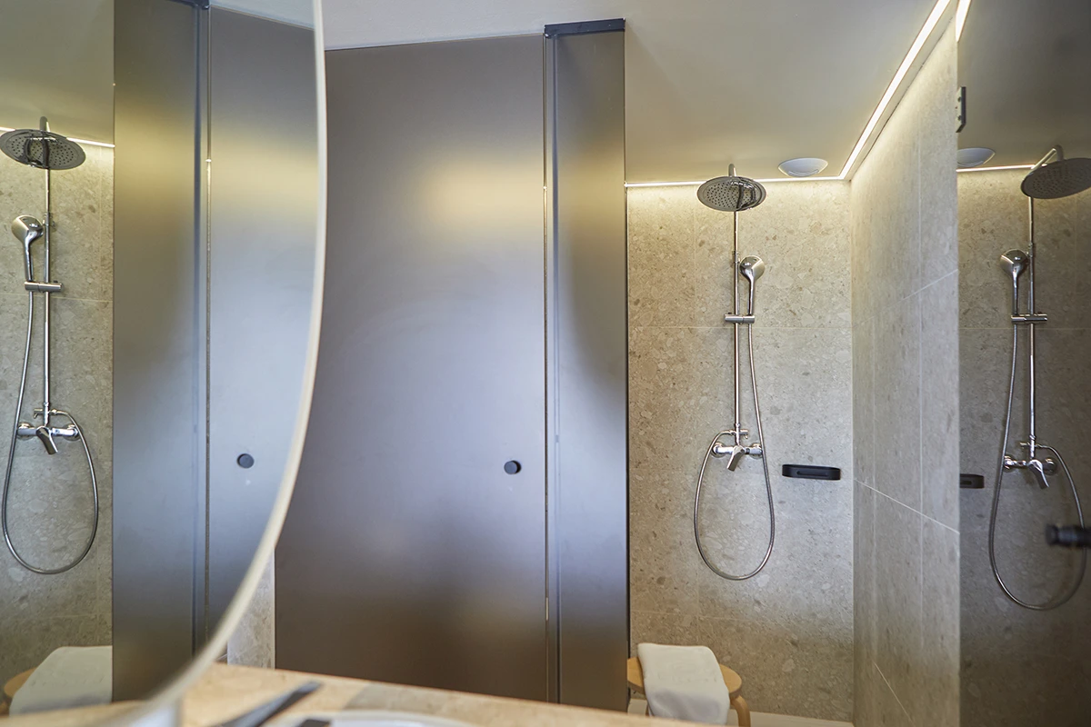 Moderna ducha en la habitación doble vista al mar del Fergus Style Tobago