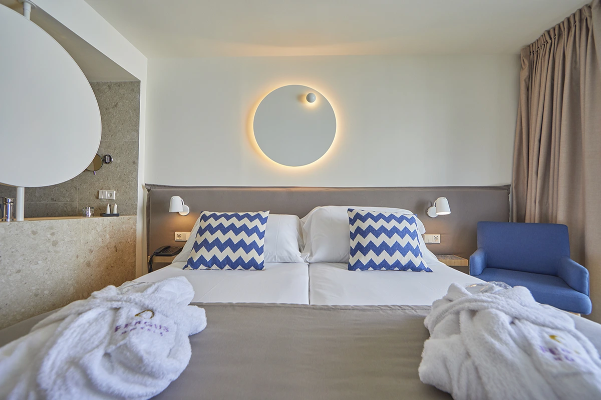 Camas twin en la habitación la Premier vista al mar del Fergus Style Tobago