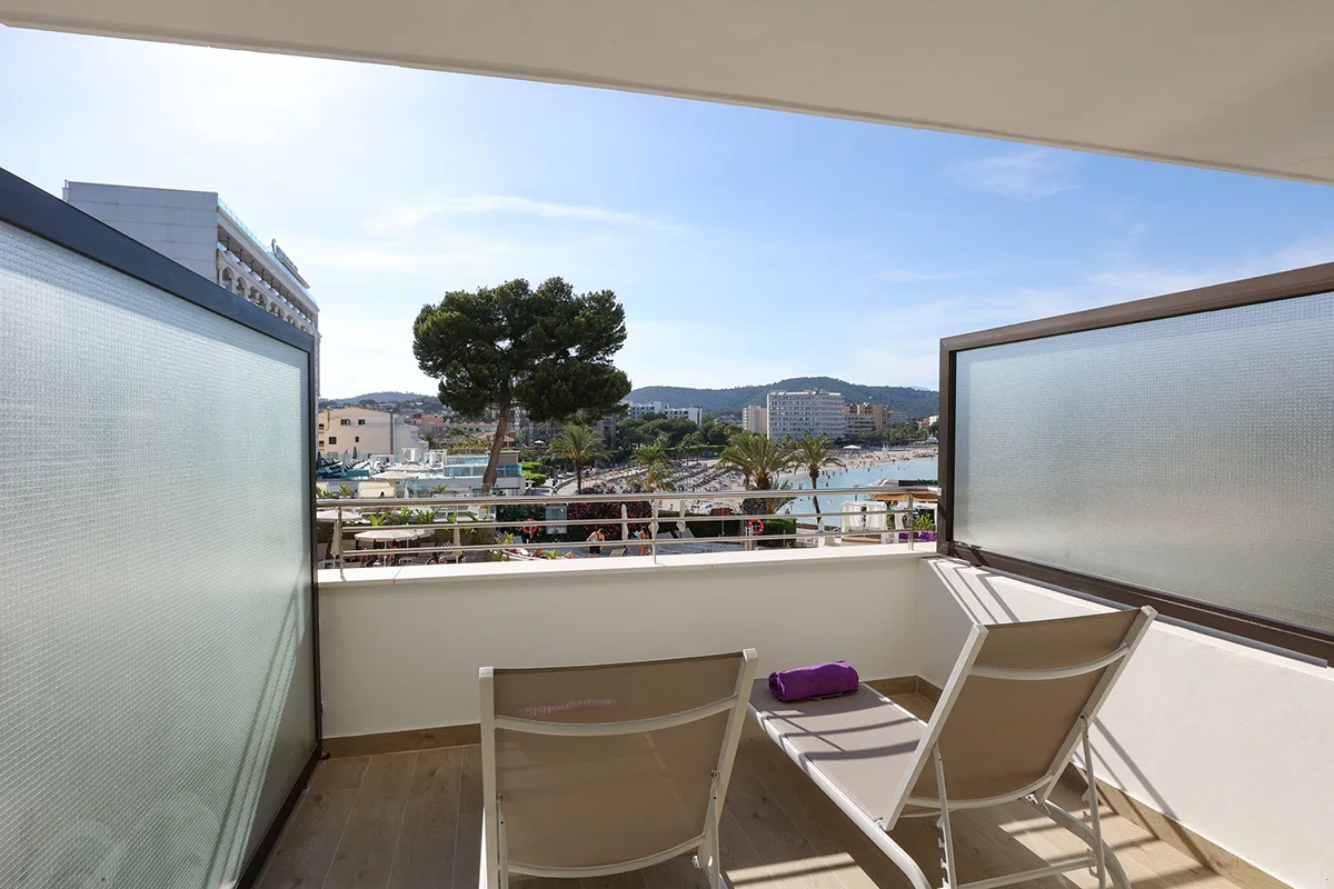 Amplia terraza privada de la habitación doble terrace del Fergus Style Tobago