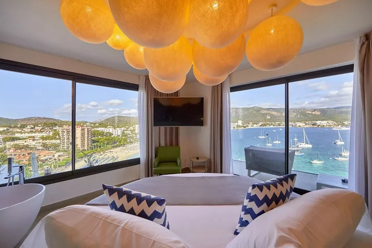 Room with sea view Fergus Hotels