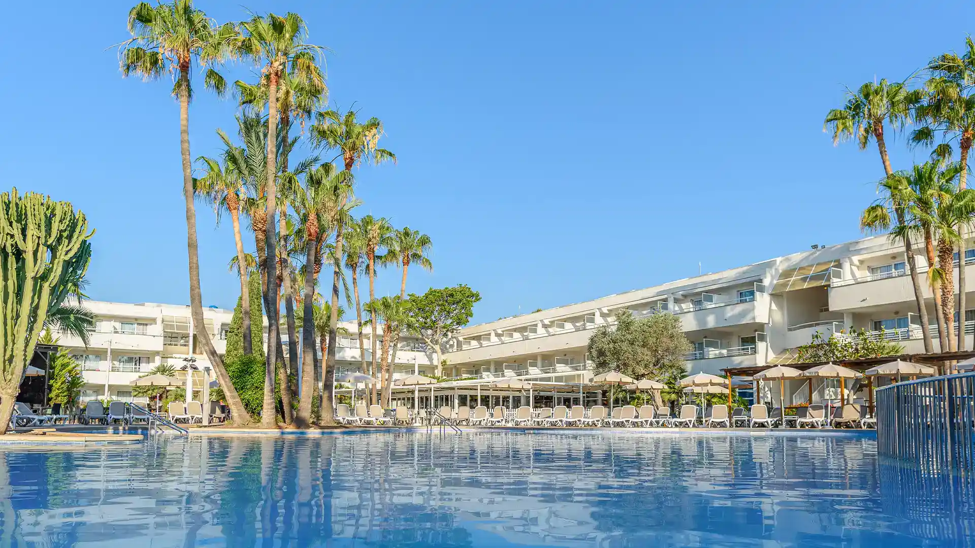 Fergus Club Palmanova Park hero home fergus club palmanova park