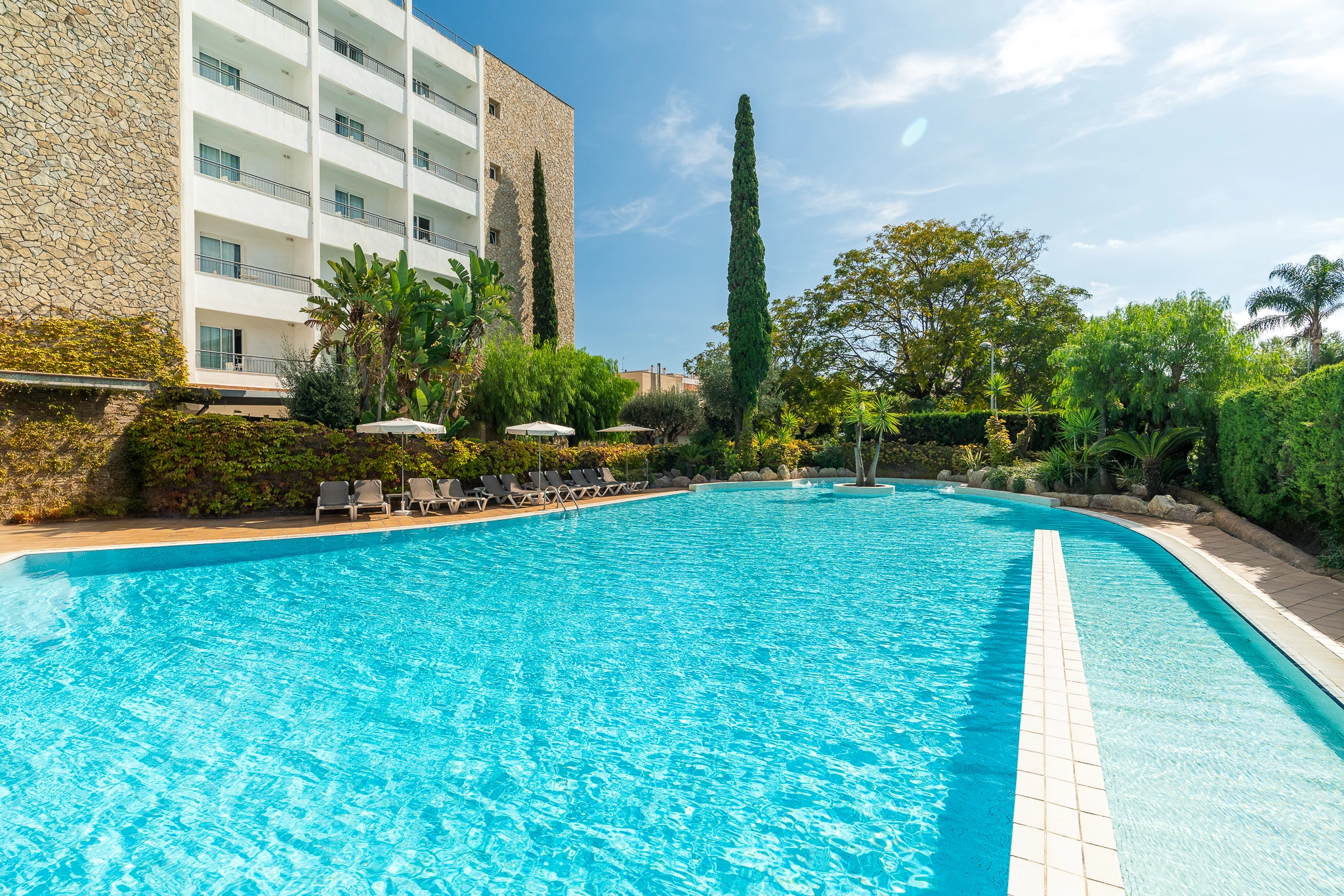 hero home fergus club pineda splash